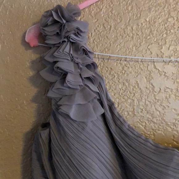 One shoulder gown - Picture 4 of 6